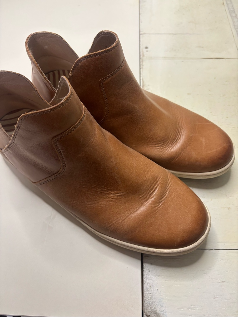 Taos Unity Casual Mid Top Chelsea Boots Almond Leather Women's Size 10 Slip On